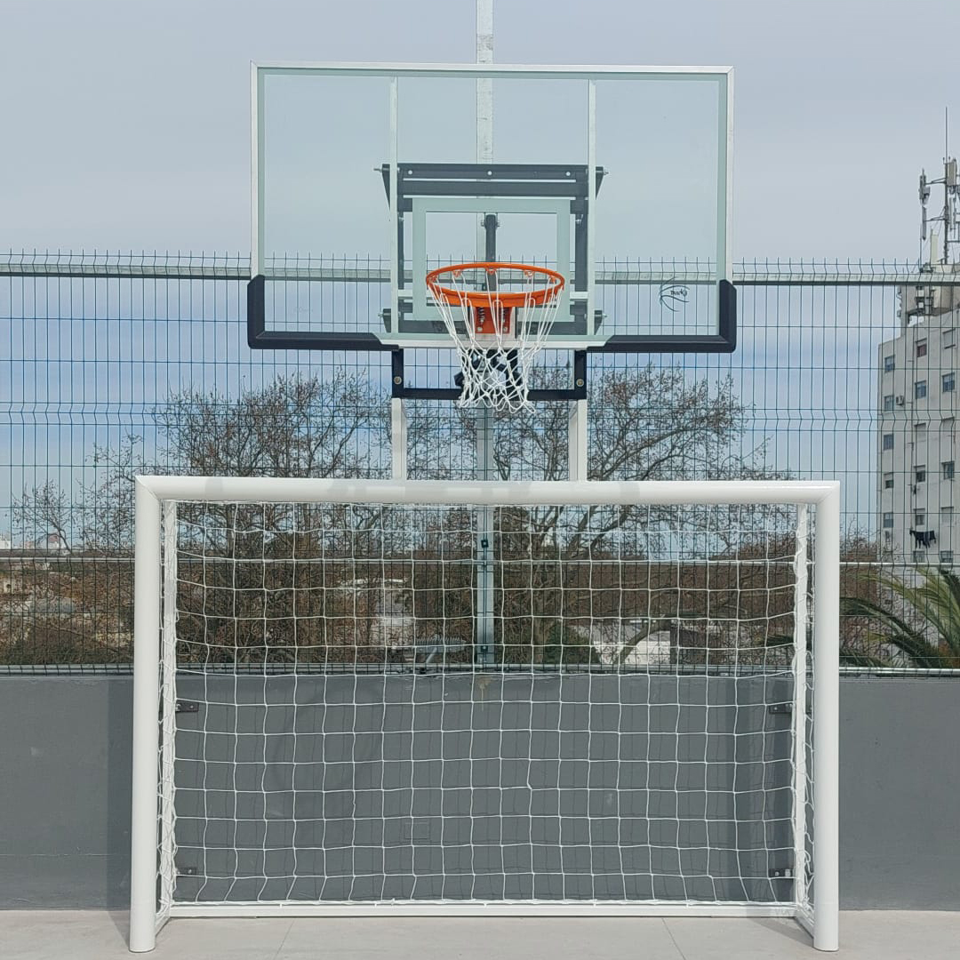 Arco fútbol con tablero de básquet integrado