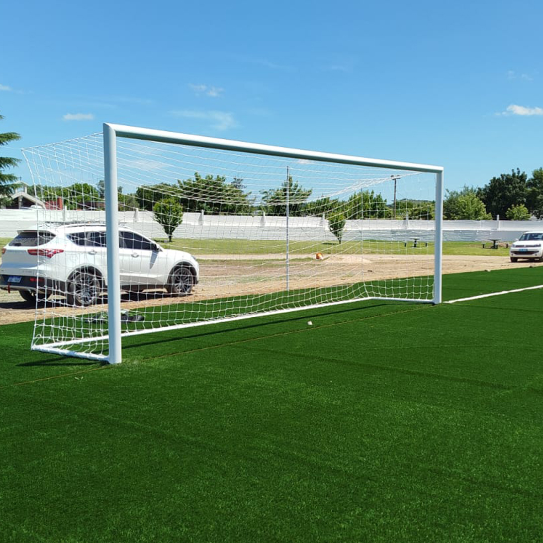 Arco fútbol 11 reglamentario en cancha